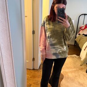Tie-Dye Crewneck Sweatshirt in Olive & Blush size S